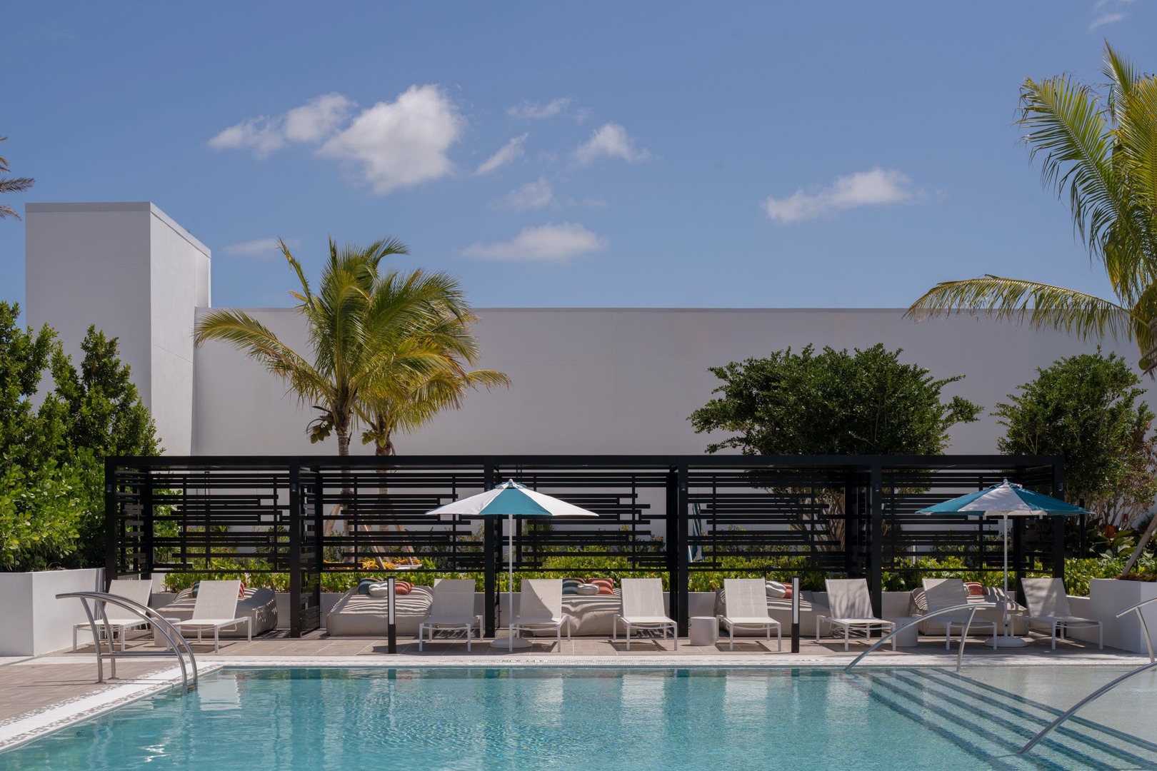 AmaraWynwood_LuxuryApartments_Pool_MiamiFlorida