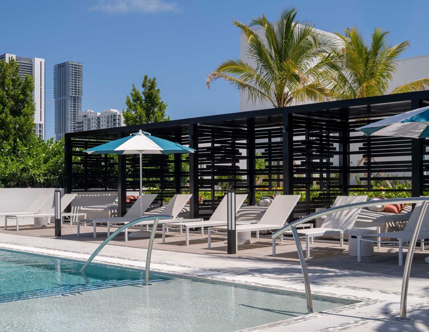 AmaraWynwood_LuxuryApartments_Pool_MiamiFlorida